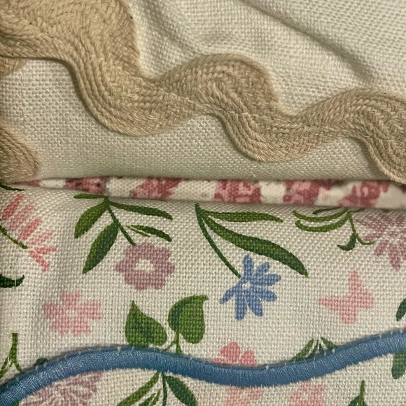 (Spring) Floral Table Runner Set - Picture 2 of 4